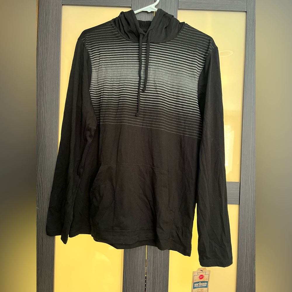 Urban Pipeline men’s hoodie tee size M